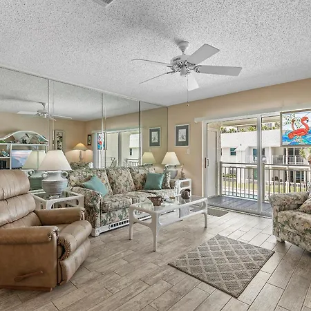 Colony Beach Club 220